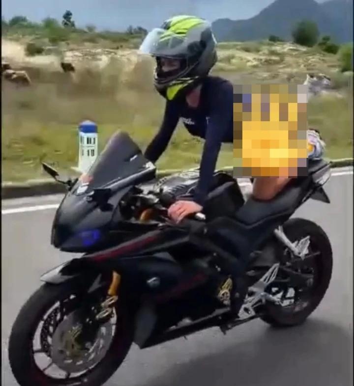 Xem xet xu ly,  nguoi phu nu,  nam tren yen,  lai moto anh 1