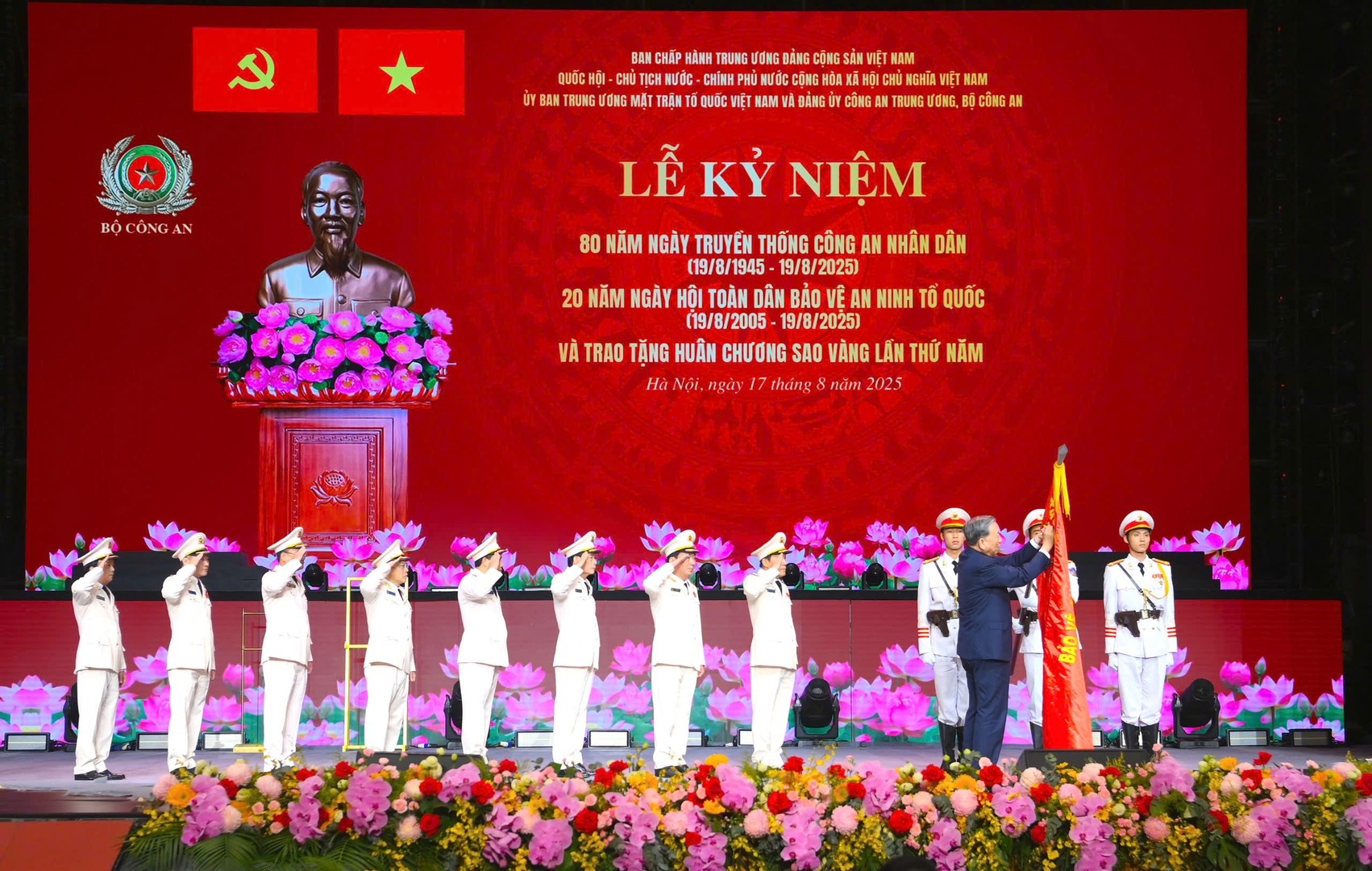 Cong an nhan dan anh 4