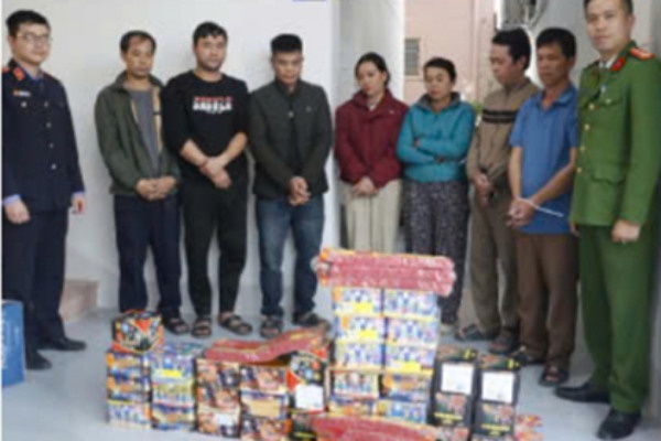 Bat nhom 14 doi tuong, thu giu gan 2,3 ta phao no hinh anh