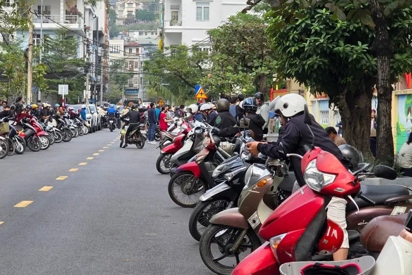 Hieu truong do xe Lexus chan cong truong: Toi xin rut kinh nghiem sau sac hinh anh