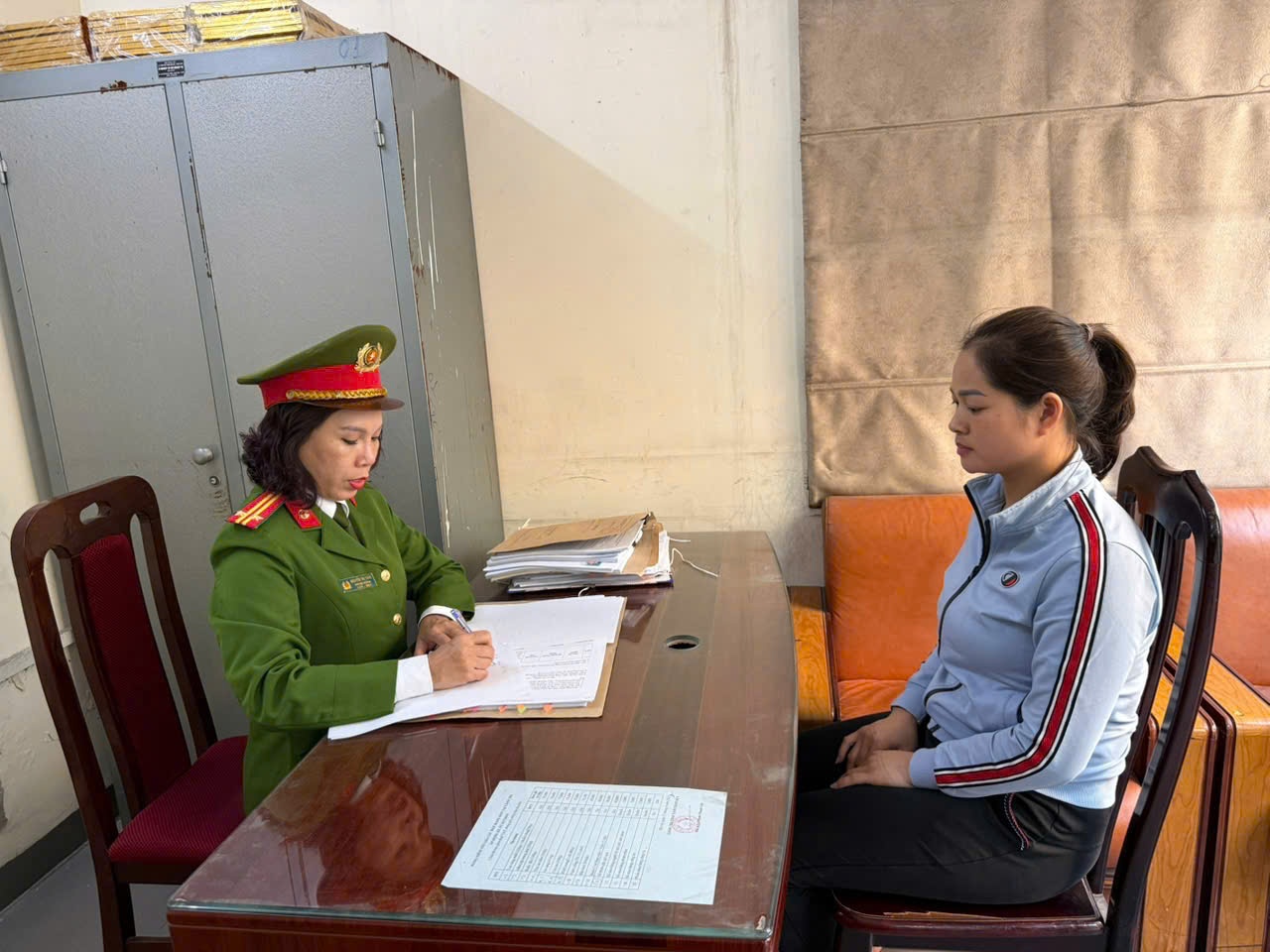 Buôn bán hàng cấm, pháo nổ ảnh 2 Buon ban hang cam, phao no anh 2