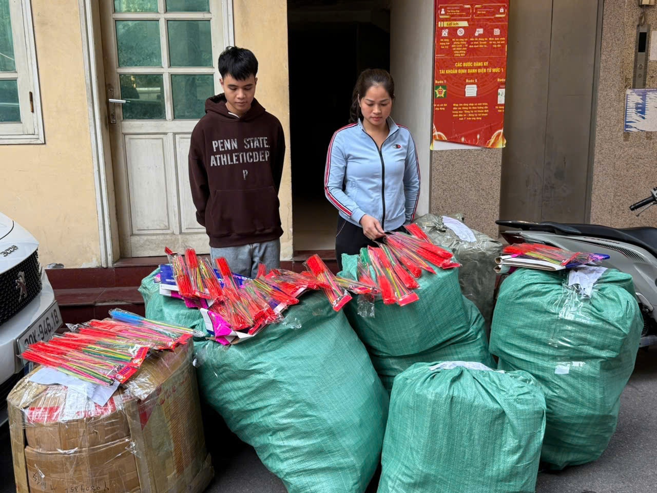 Buôn bán hàng cấm, pháo nổ ảnh 3 Buon ban hang cam, phao no anh 3