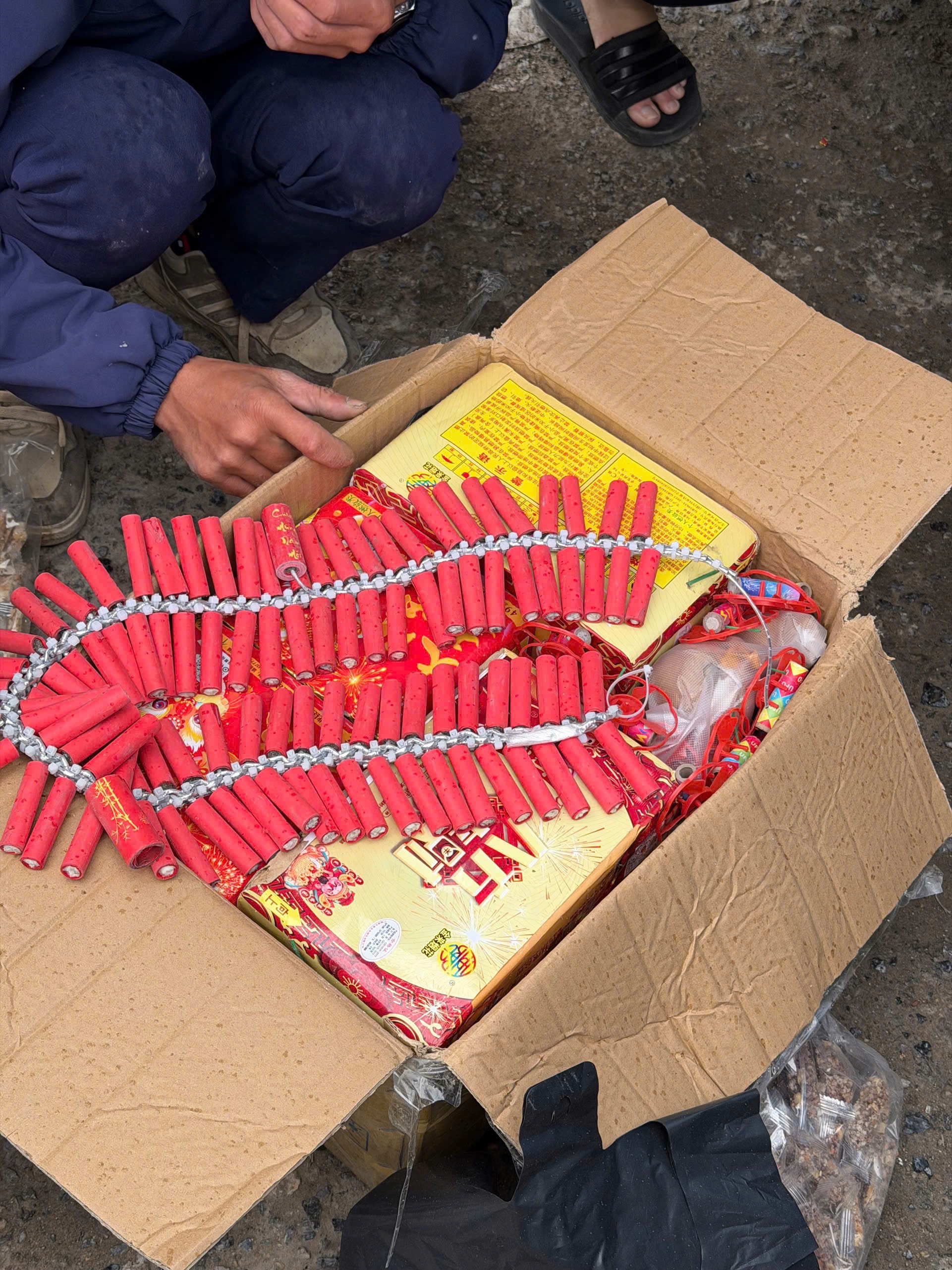 Buôn bán hàng cấm, pháo nổ ảnh 9 Buon ban hang cam, phao no anh 9