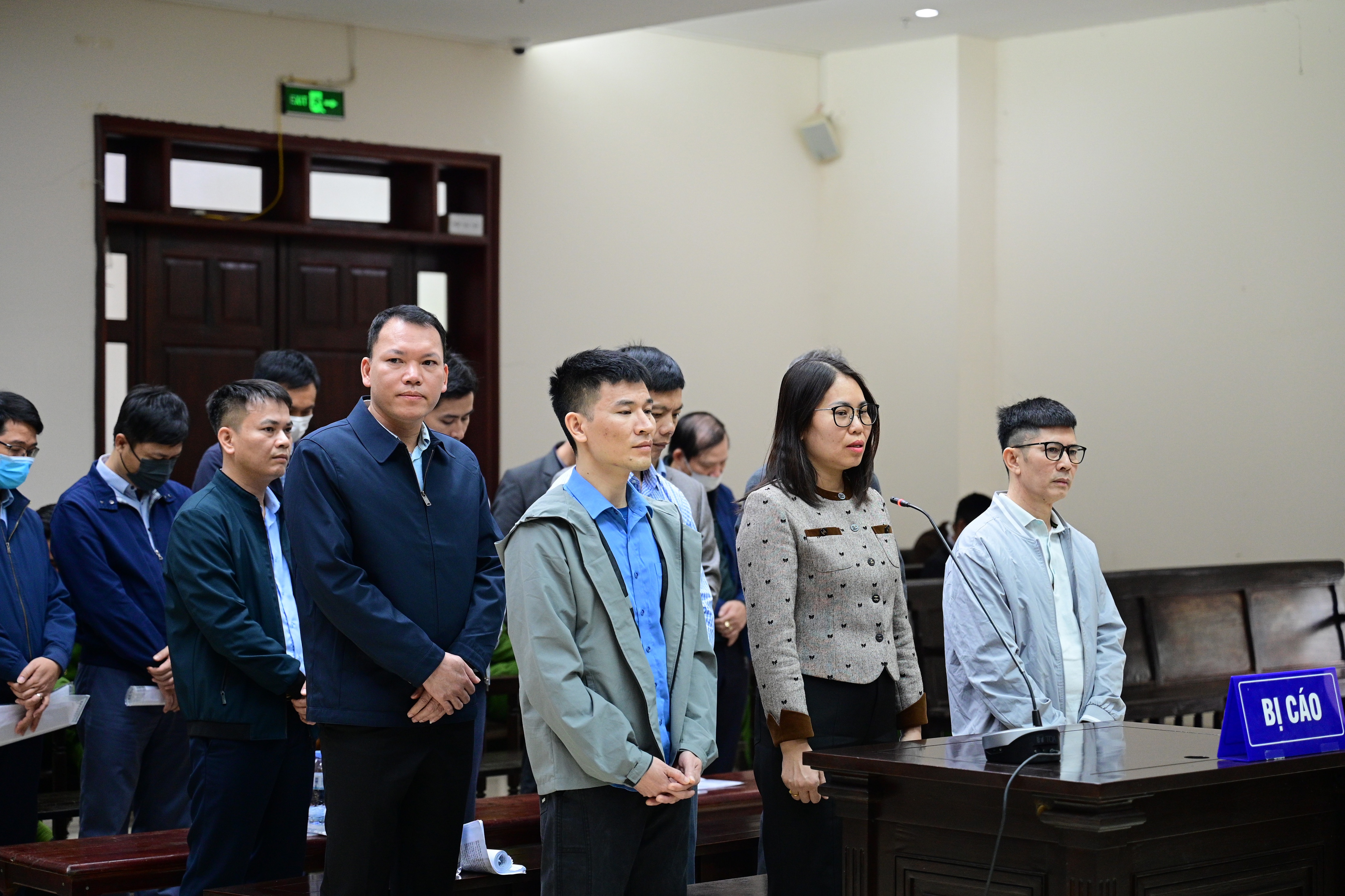 Cuu Chu tich Tap doan Thuan An Nguyen Duy Hung rut mot phan khang cao hinh anh