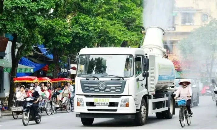 Nha thau loay hoay voi 'o to phun suong' hinh anh