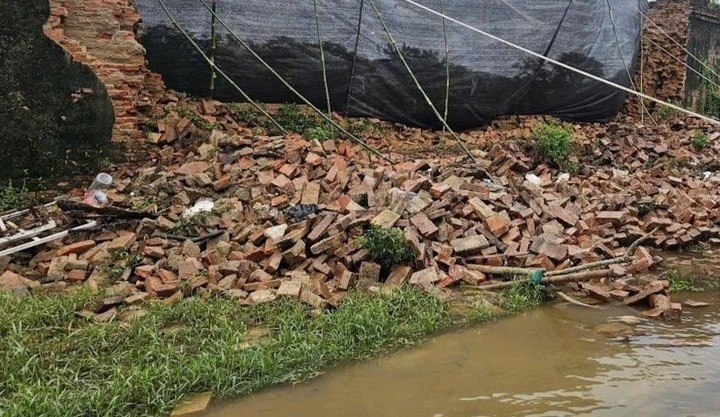 Tuong Hoang thanh Hue bi lu keo sap: Lenh sua ngay trong 45 ngay hinh anh