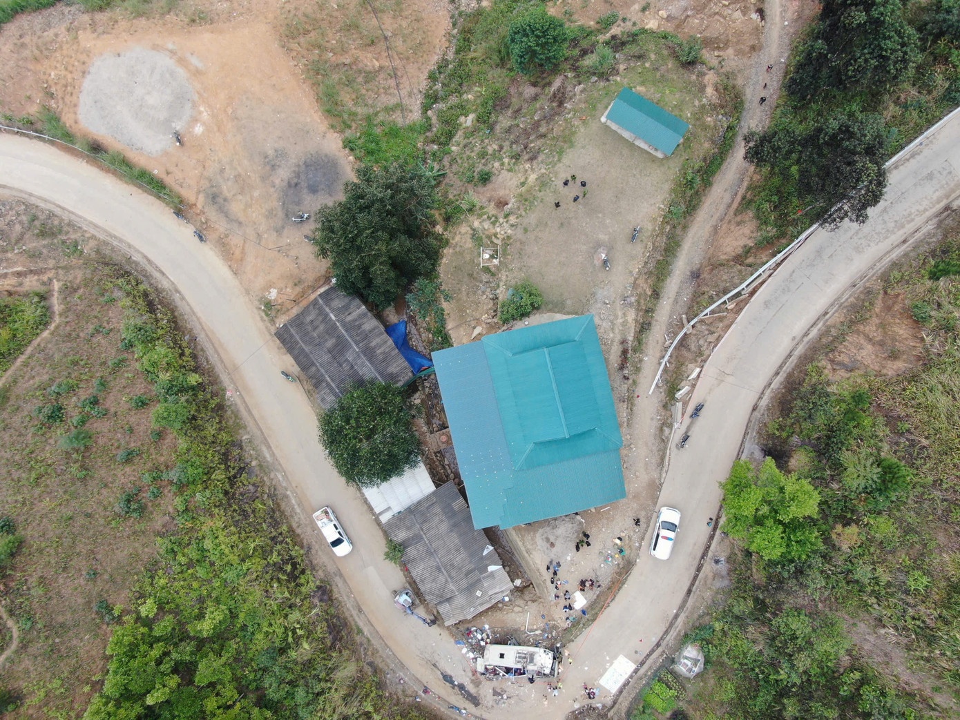 Lật xe từ thiện ảnh 2 Lat xe tu thien anh 2