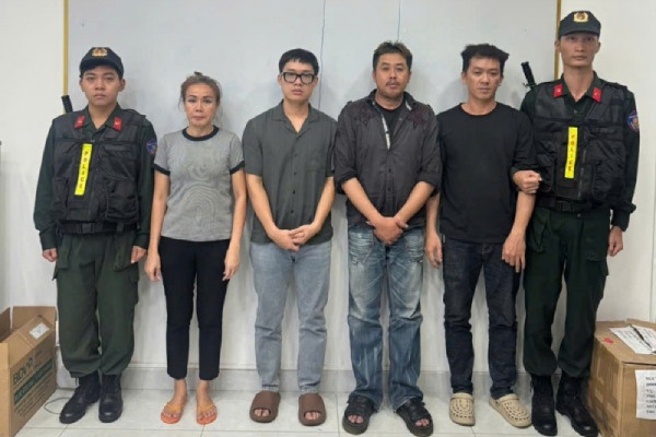 4 doi tuong trong duong day san xuat, tieu thu gas gia quy mo lon hinh anh