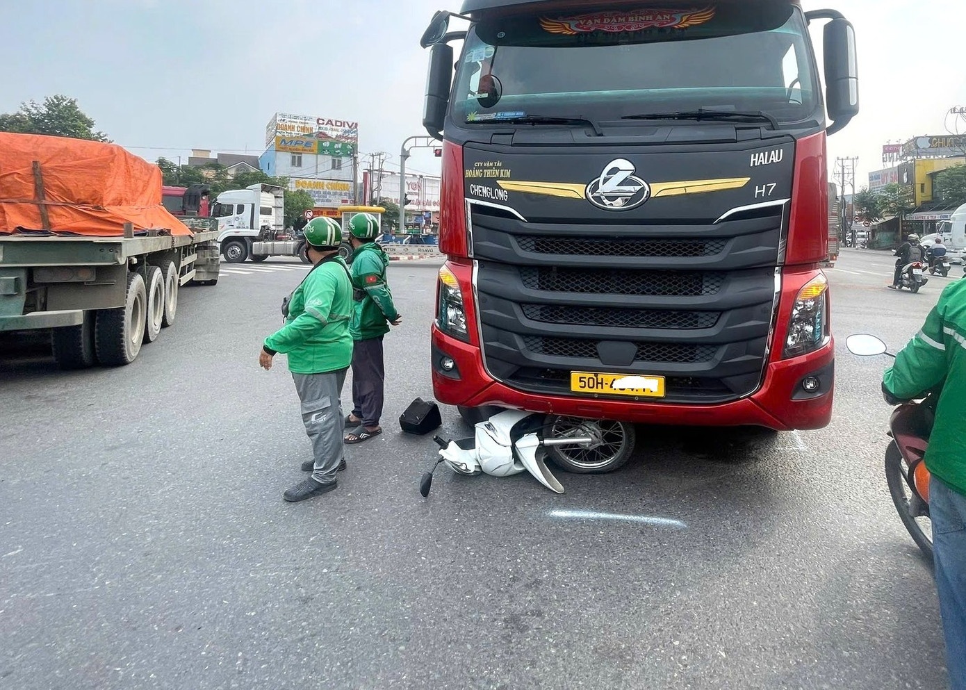 Thoat chet gam container TP.HCM anh 1