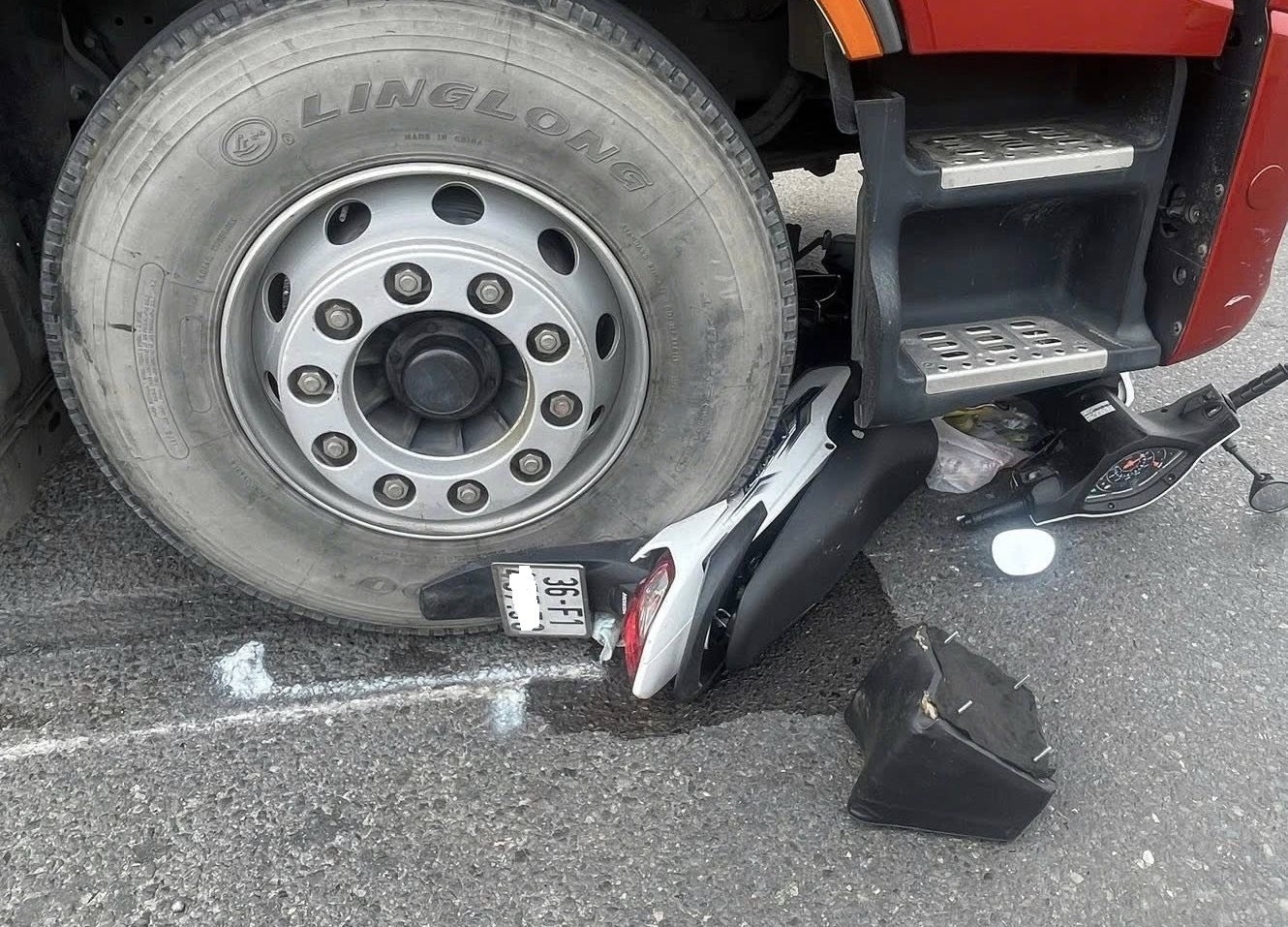 Thoat chet gam container TP.HCM anh 2