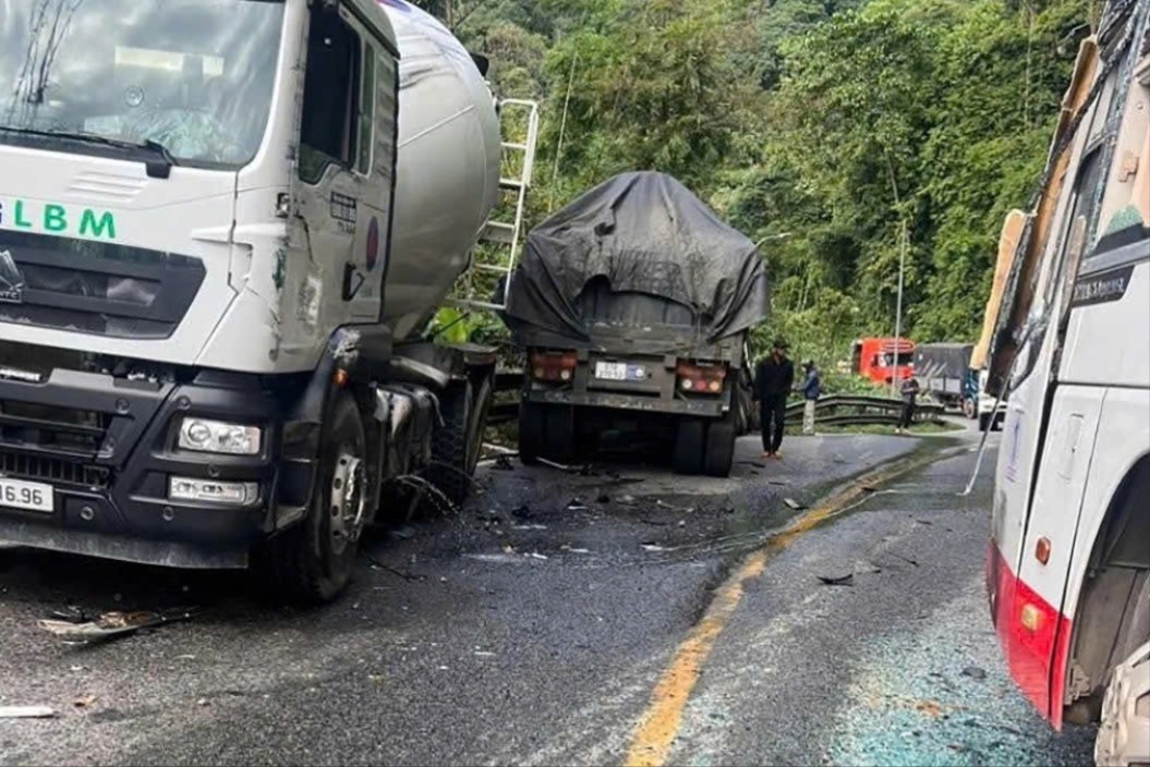 Xe dau keo gay tai nan lien hoan, deo Bao Loc te liet hinh anh