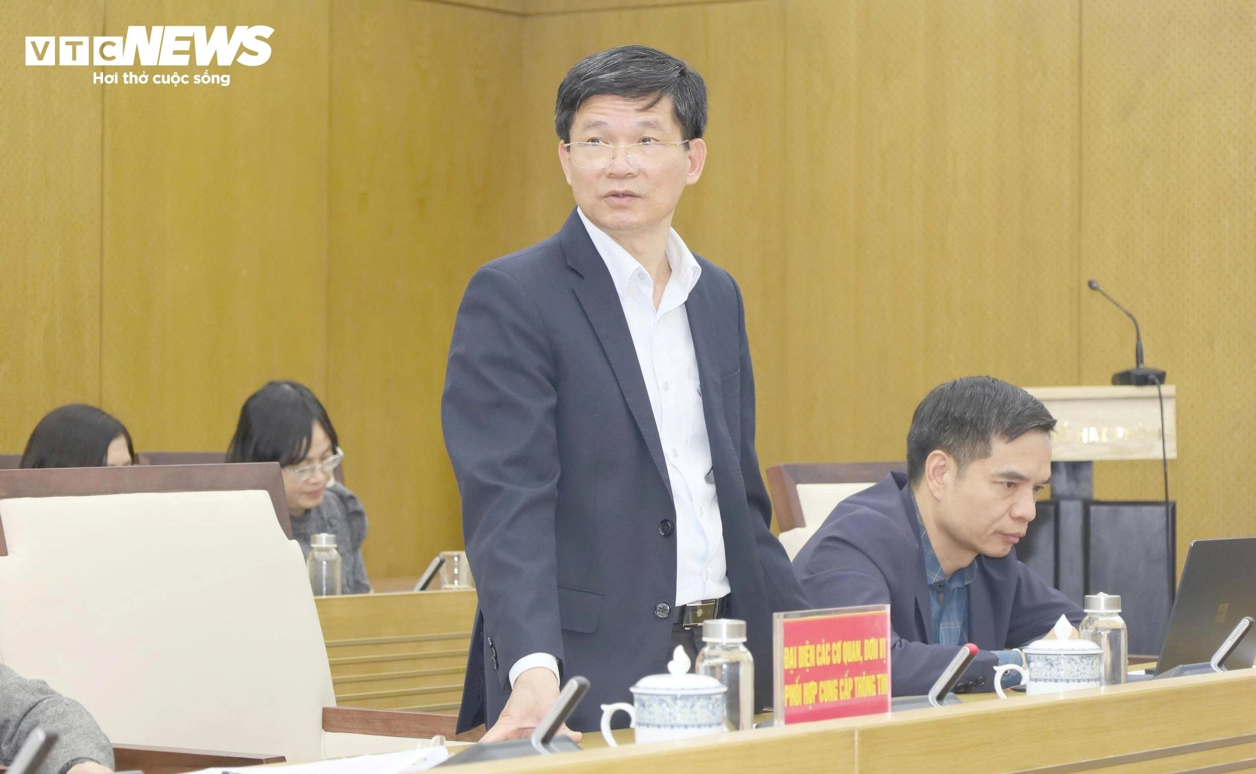 Dai bieu Quoc hoi 16 anh 1