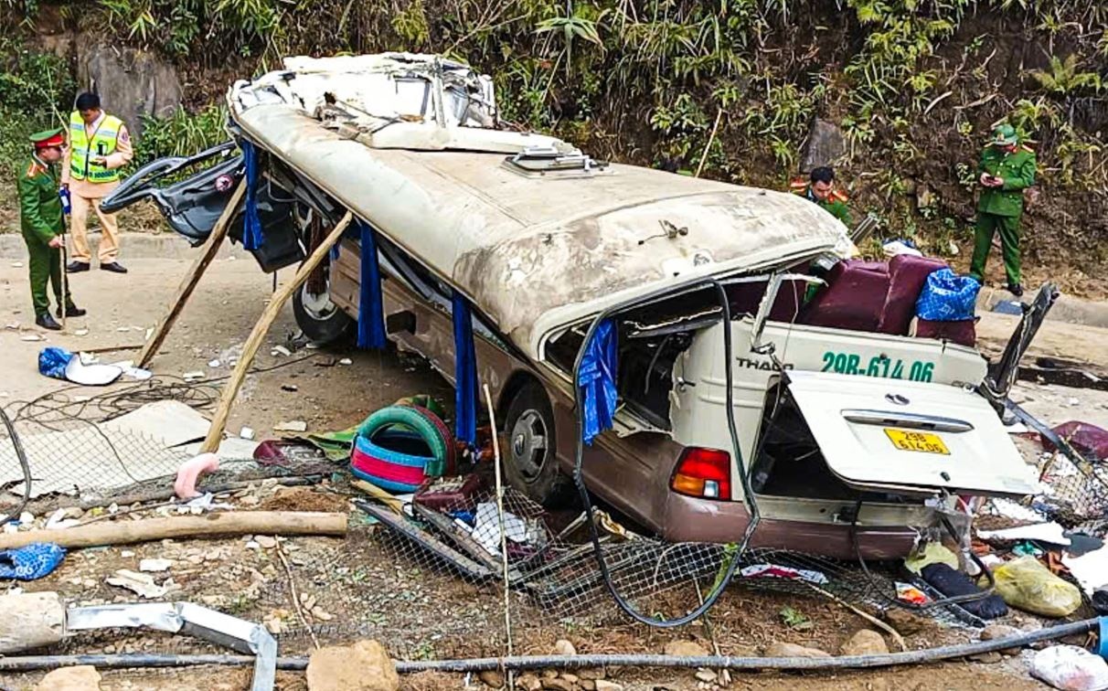 Hien truong vu lat xe khien 9 nguoi tu vong o Lao Cai hinh anh