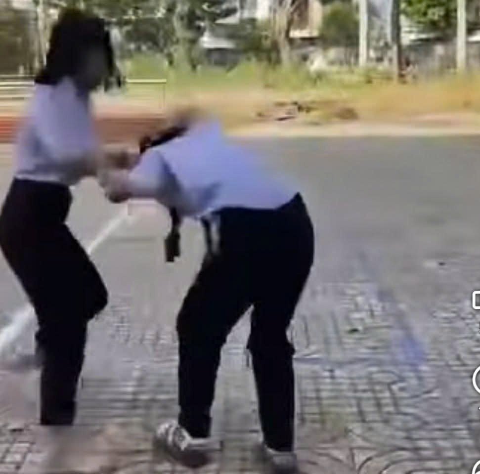 Nu sinh 6 danh nhau anh 1