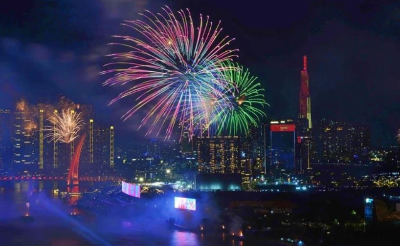 TP.HCM ban phao hoa o 6 diem chao nam moi 2026 hinh anh