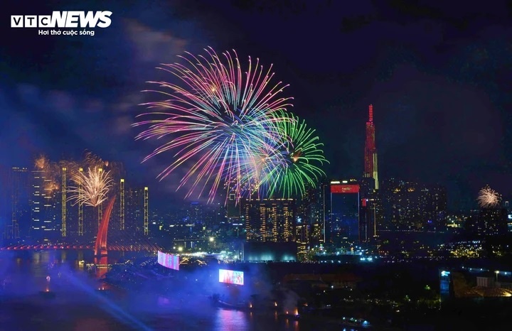 Phao hoa TP.HCM ban 2026 anh 1