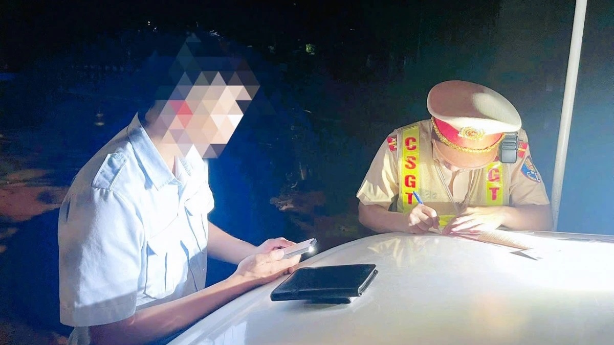 Xe cuu thuong bat den anh 1