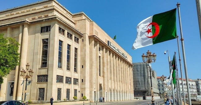 Algeria yeu cau Phap hoan tra tai san, boi thuong giai doan thuc dan hinh anh