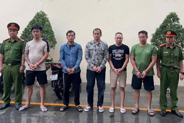 Khoi to 15 doi tuong hoat dong doi no thue 'nup bong' cac doanh nghiep hinh anh