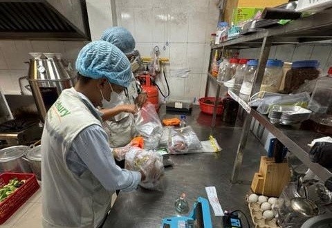 Phat hien,  hon 30 tan,  thuc pham,  noi tang anh 1