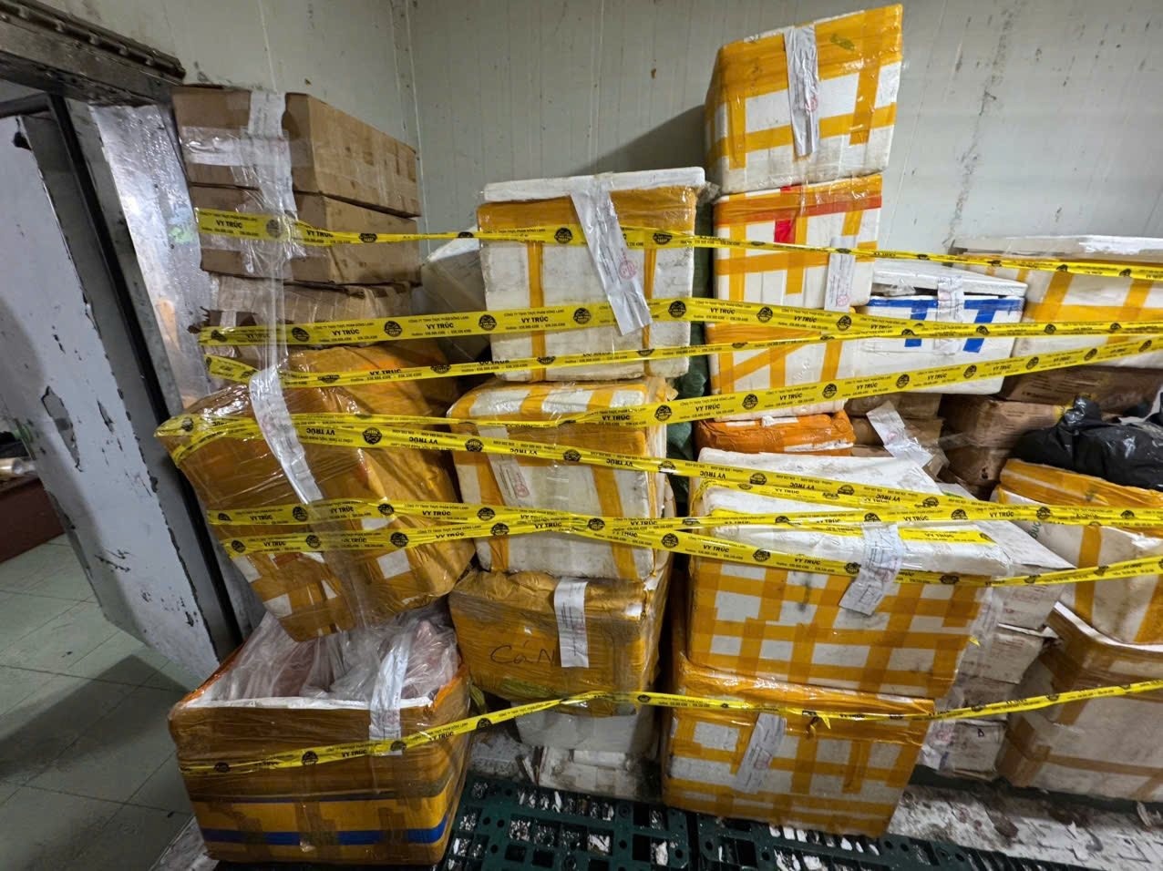 Phat hien,  hon 30 tan,  thuc pham,  noi tang anh 3