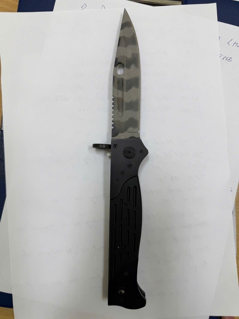 Bat khan cap,  3 doi tuong anh 3