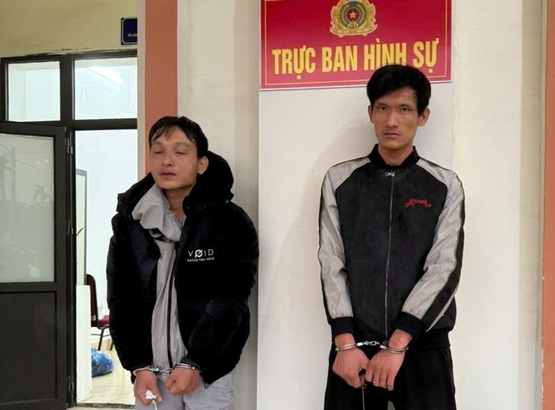 Nam thanh nien,  Cuop giat chiec iPhone anh 1