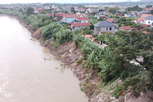 Phu Tho cong bo tinh huong khan cap khu vuc song Lo hinh anh