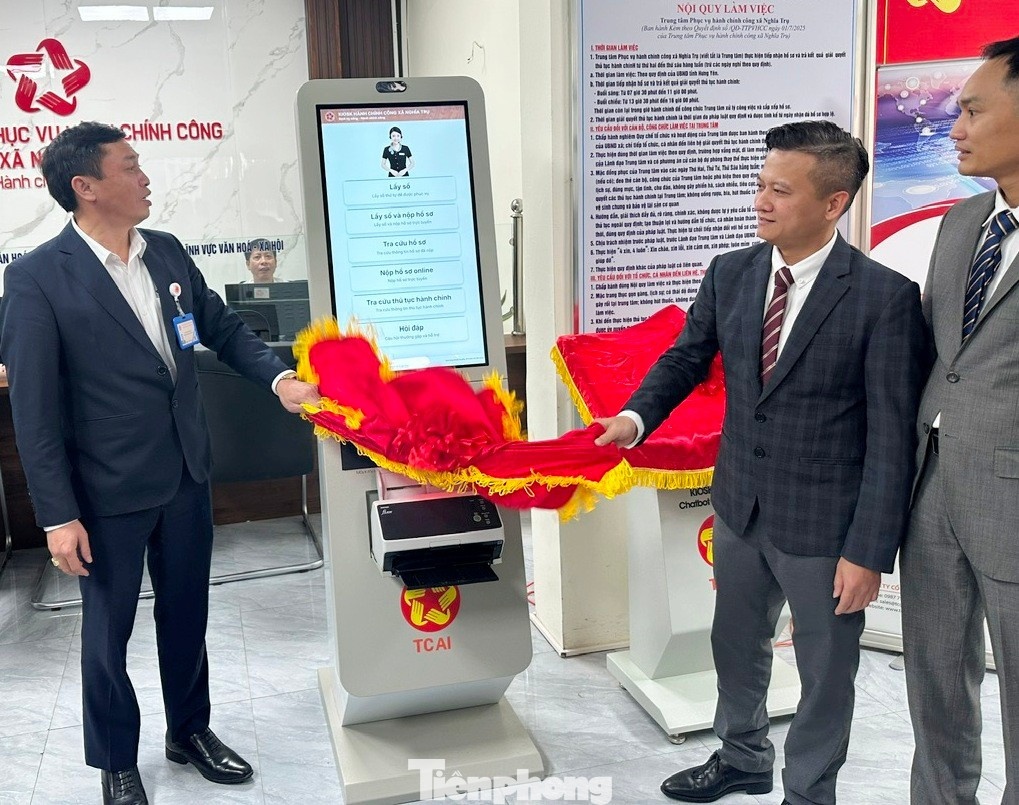 Xa dau tien o Hung Yen co robot AI lam thu tuc hanh chinh hinh anh