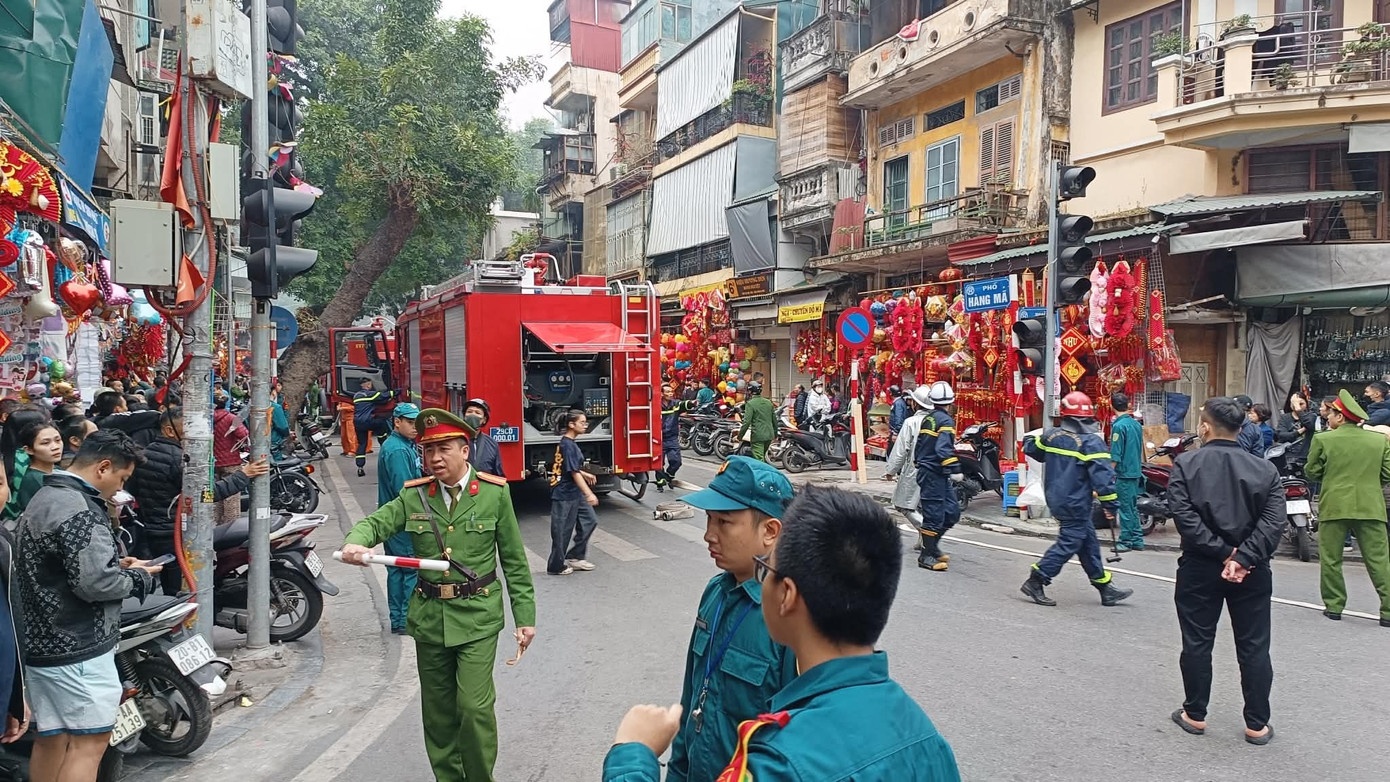 Chay pho co Hang Ma anh 1