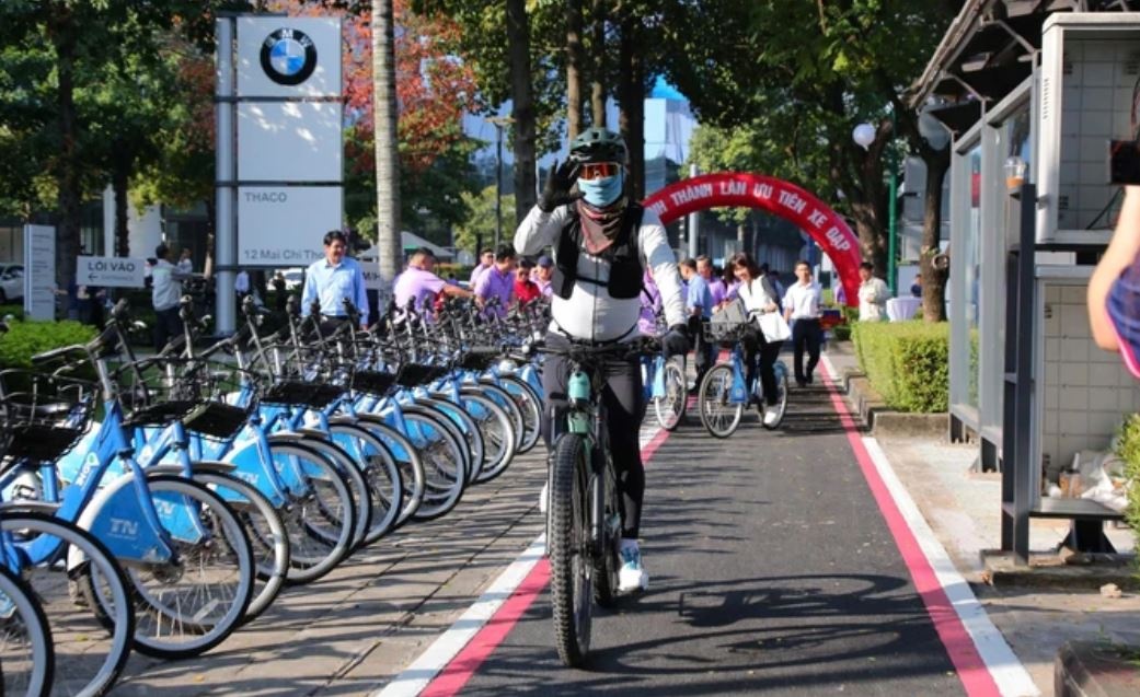 Khanh thanh lan duong rieng xe dap dau tien tai TP.HCM hinh anh