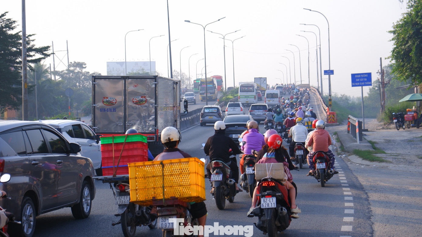 Nguoi TP.HCM ve que anh 14