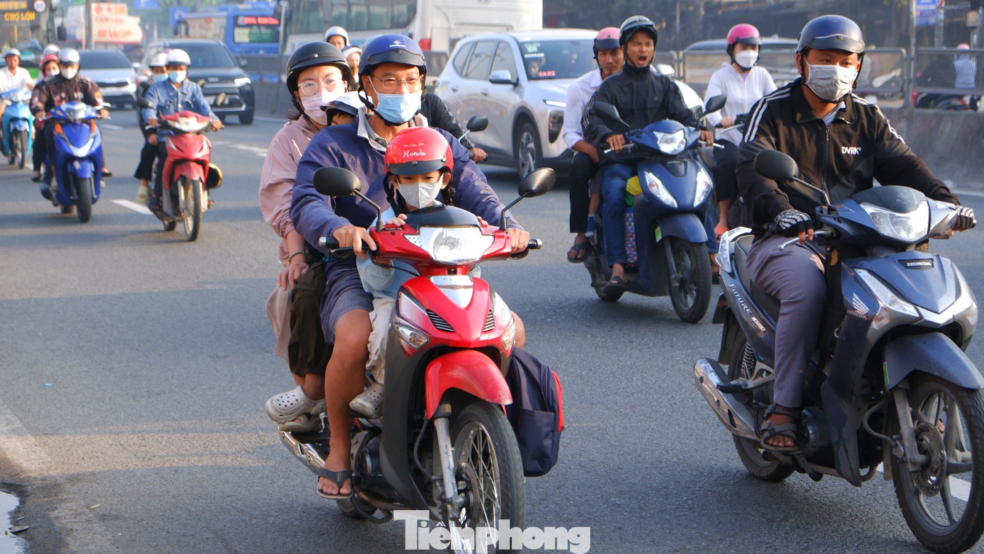 Nguoi TP.HCM ve que anh 16