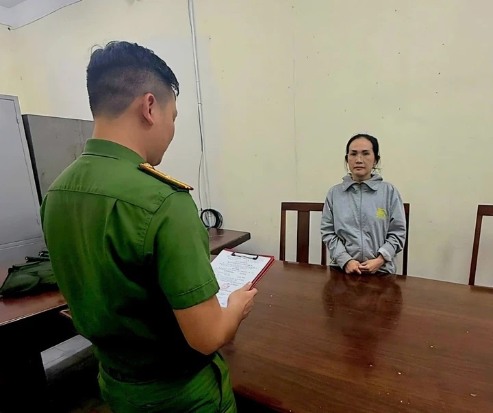 Nguoi phu nu cam dau duong day mua ban trai phep hoa don hon 200 ty hinh anh