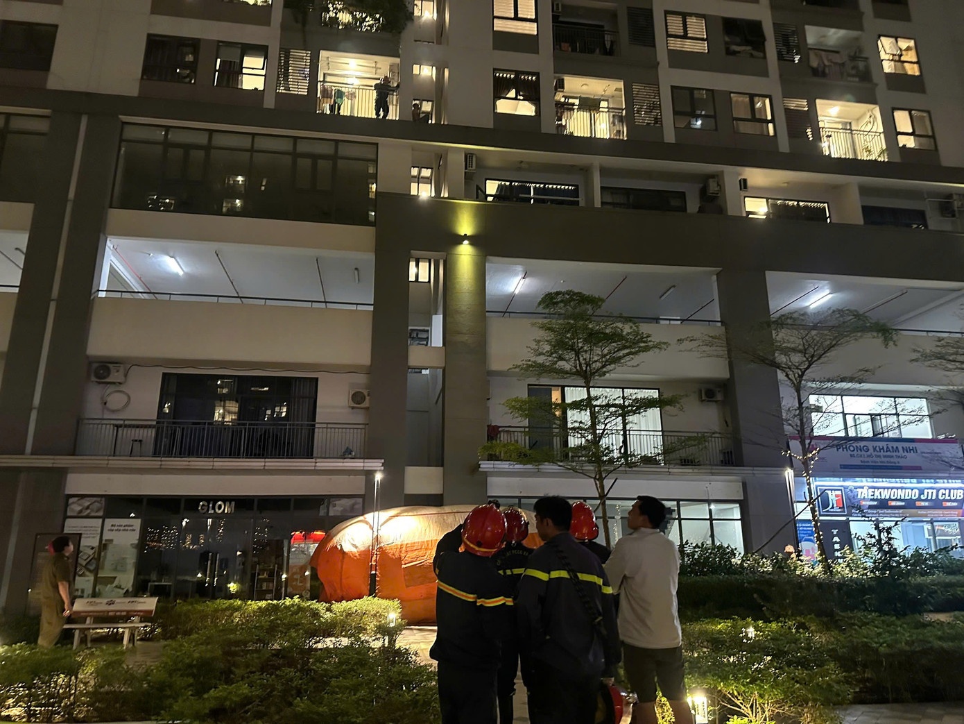 Nhay lau chung cu TP.HCM anh 1