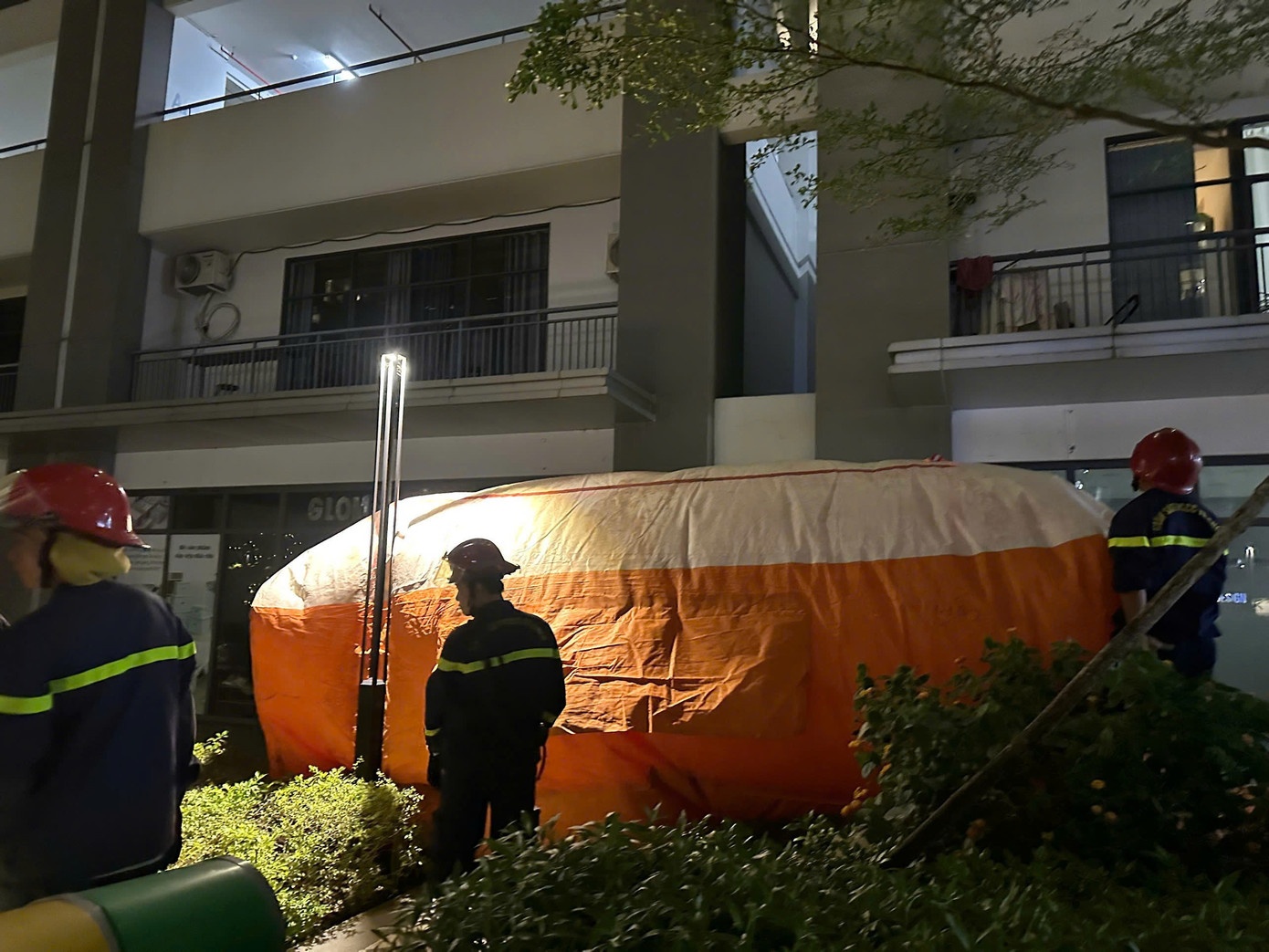 Nhảy lầu chung cư TP.HCM ảnh 2 Nhay lau chung cu TP.HCM anh 2