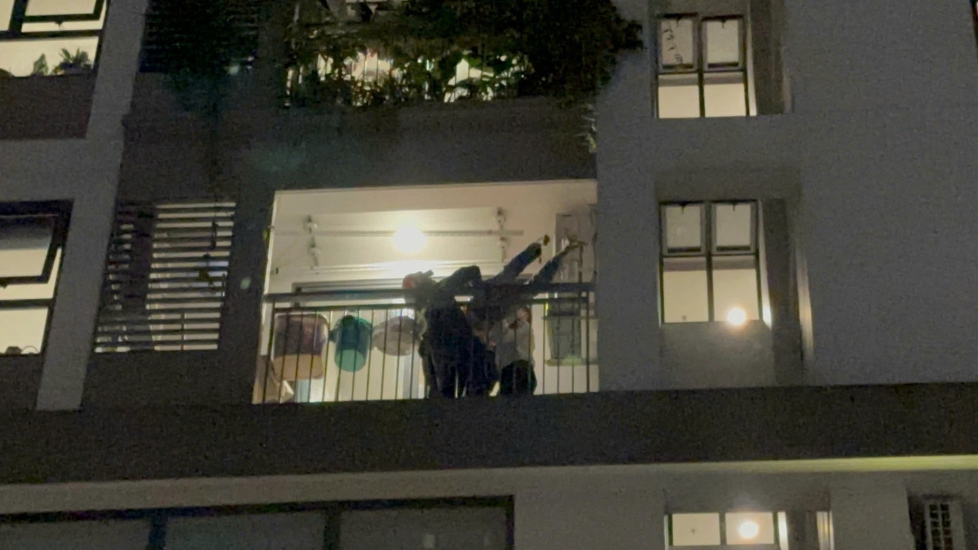 Nhay lau chung cu TP.HCM anh 4