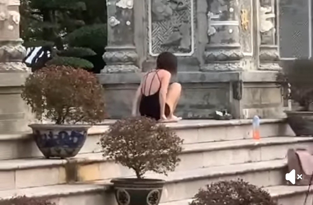 Co gai yogo Linh Ung anh 1