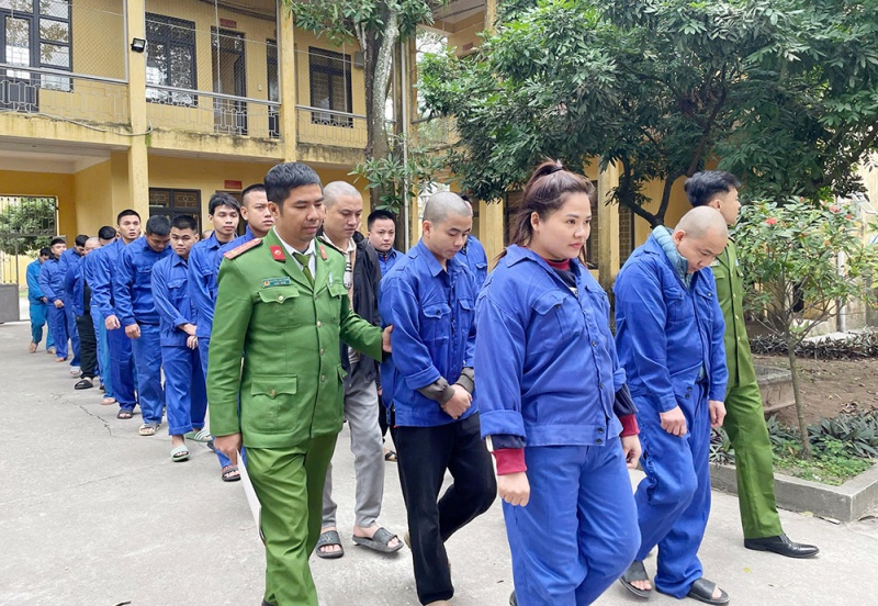 Triet pha duong day danh bac 9.300 ty dong, bat giam 35 doi tuong hinh anh