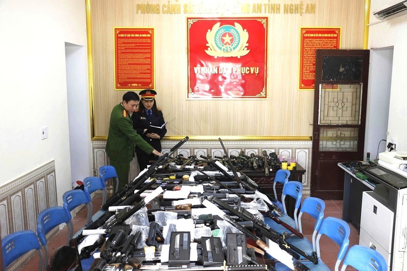 Thu doan cua duong day san xuat, mua ban vu khi quan dung dac biet lon hinh anh