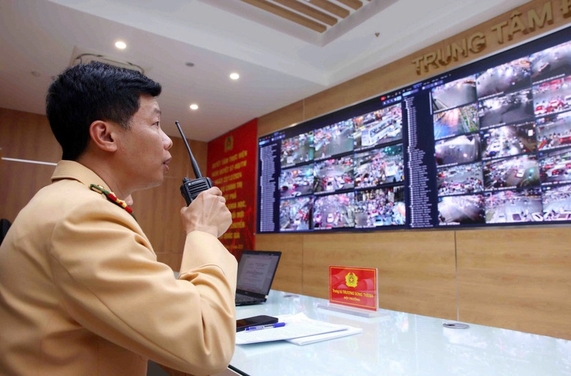 Phao hoa ruc sang, Ha Noi binh yen buoc vao nam moi hinh anh