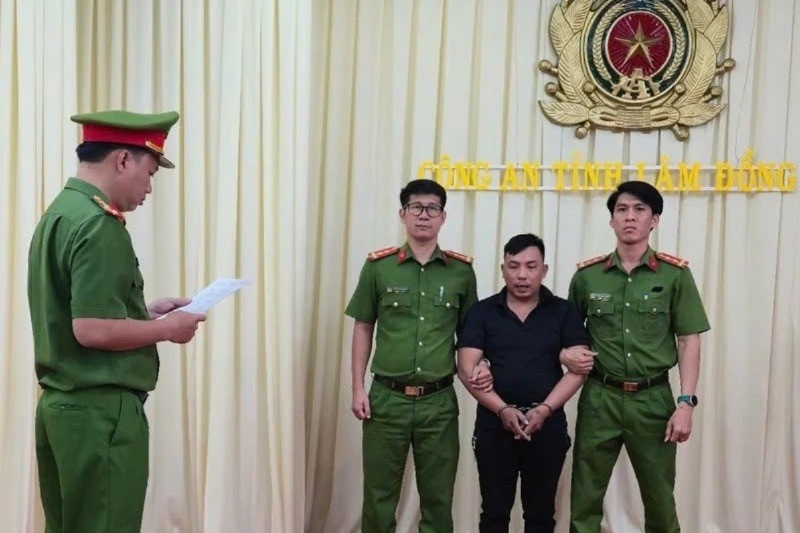 Khoi to doi tuong,  hon 14.000 bong den,  thanh long anh 1