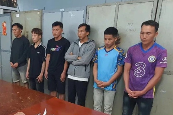 Nhom doi tuong chuoc say, hiep dam thieu nu trong lo cao su hinh anh