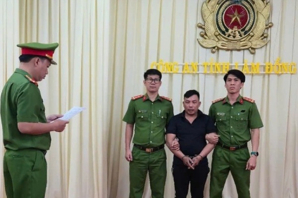 Khoi to doi tuong lua hon 14.000 bong den thanh long cua nong dan hinh anh