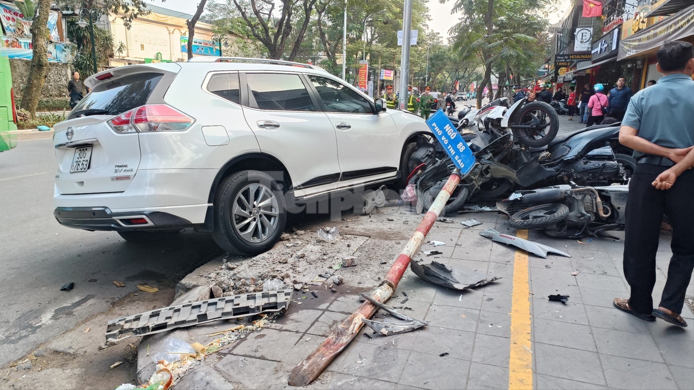 Oto tong loat xe may tren duong Vo Thi Sau, mot nguoi bi thuong hinh anh