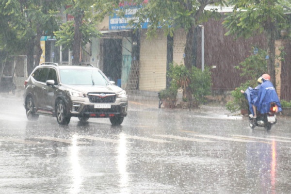 Khu vuc Trung Bo co kha nang xuat hien dot mua dien rong trong thang 1 hinh anh