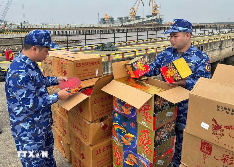 nua tan phao no anh 1