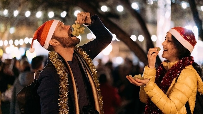 An 12 qua nho va nhung phong tuc nam moi doc la hinh anh