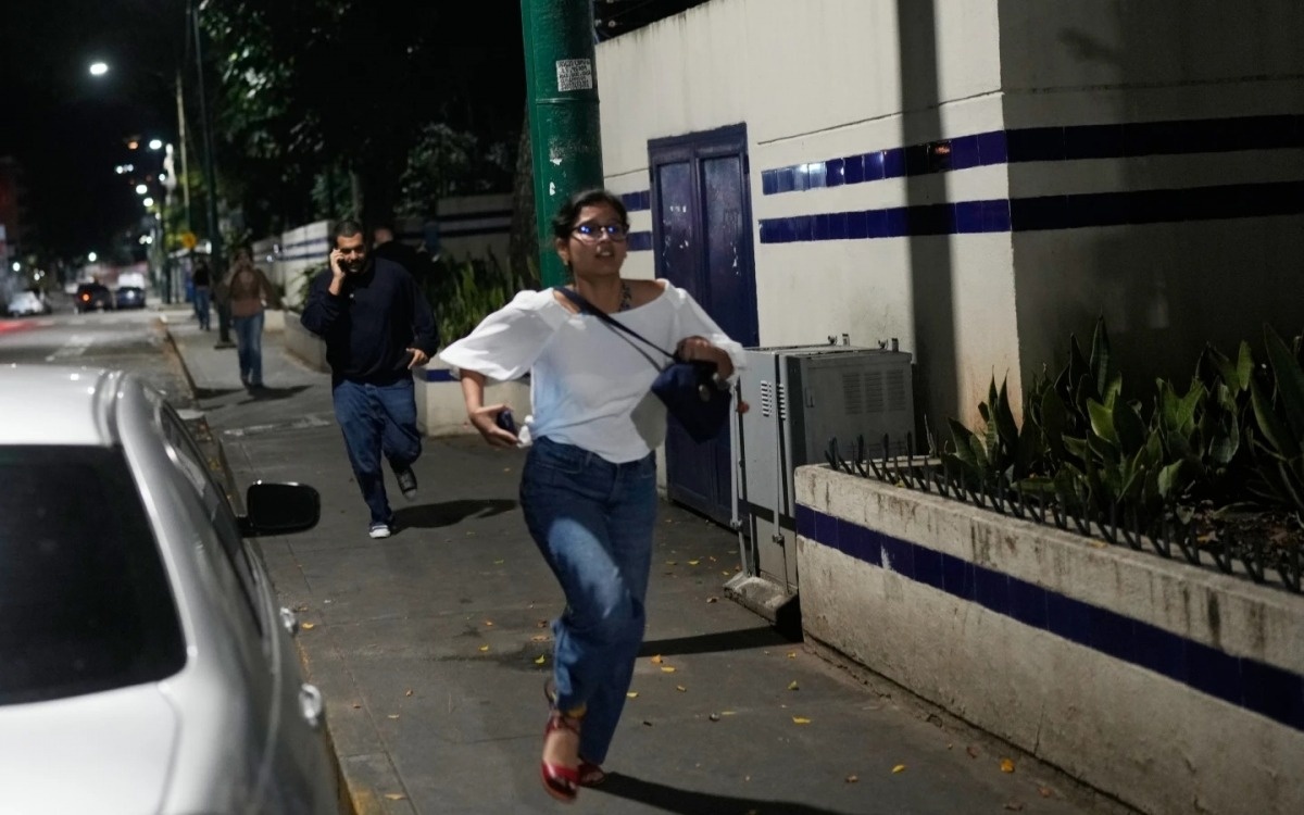 Hang loat tieng no lon vang len o thu do Caracas hinh anh