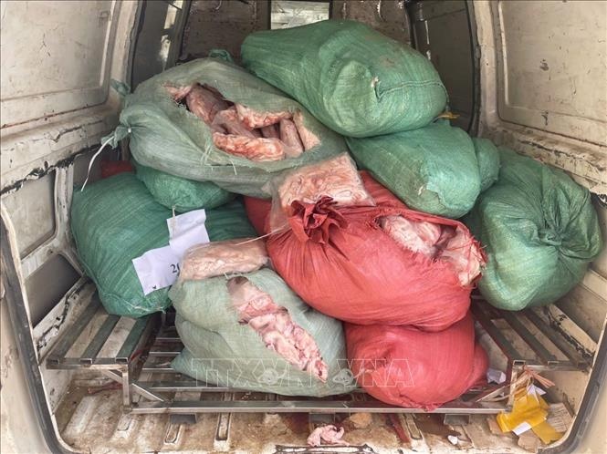 Xu ly vu van chuyen 831 kg chan ga dong lanh boc mui hoi thoi hinh anh